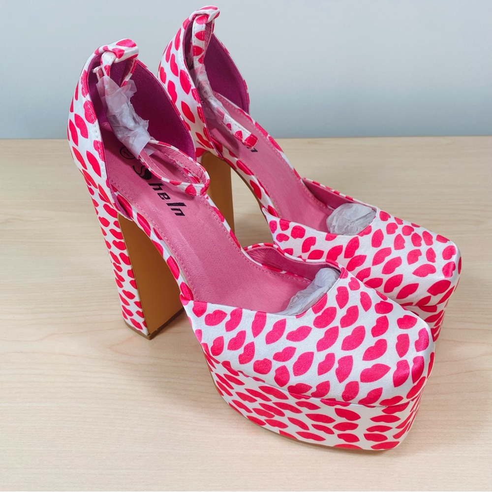 Stylish Pink Lip Print Platform Heels with Ankle Strap